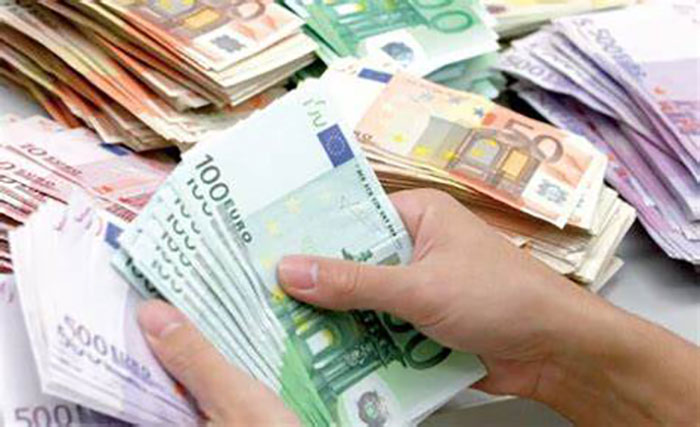 تحويلات التونسيين بالخارج تغطي 65 بالمائة من ديون تونس الخارجية